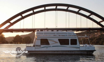 Lake Austin Parties boat rental operation on Austin, TX 1