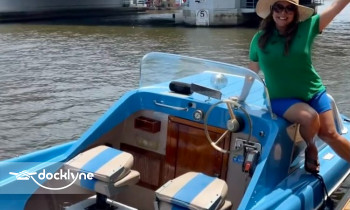 Retro Boats of Milwaukee boat rental operation on Milwaukee, WI 4