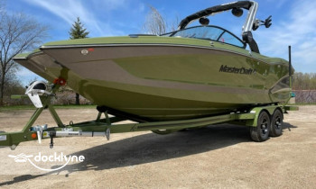 Wakesurf Chicago boat rental operation on Chicago, IL 4