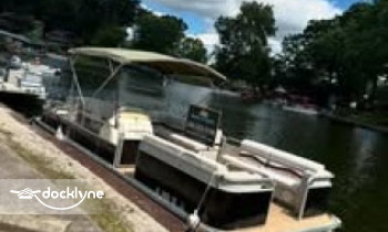 Boats and Floats PLX Rentals boat rental operation on Akron, OH 3