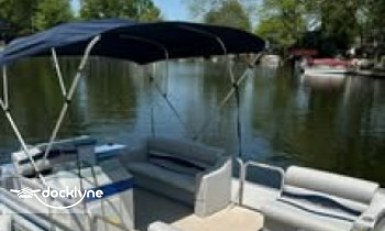 Boats and Floats PLX Rentals boat rental operation on Akron, OH 9