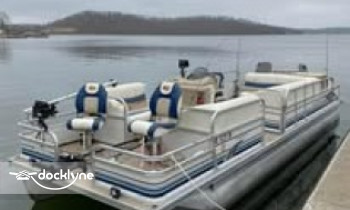 Captain Tom Charters boat rental operation on Rocky Mount, MO 3