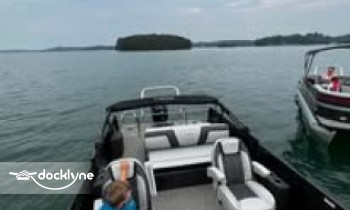 Lake Day Rentals - Lake Keowee boat rental operation on West Union, SC 4