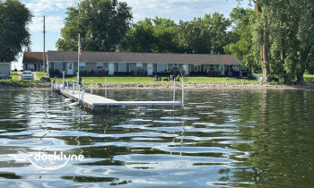 Rizzy’s on the Lake boat rental operation on Osakis, MN 1