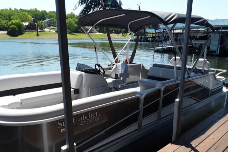 Pontoons  Blackburns Resort Lake Norfork