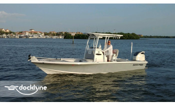 Cruising Florida Powerboat Academy boat rental operation on St. Petersburg, FL 2