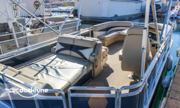 Pleasant Harbor Marina boat rental operation on Peoria, AZ 12