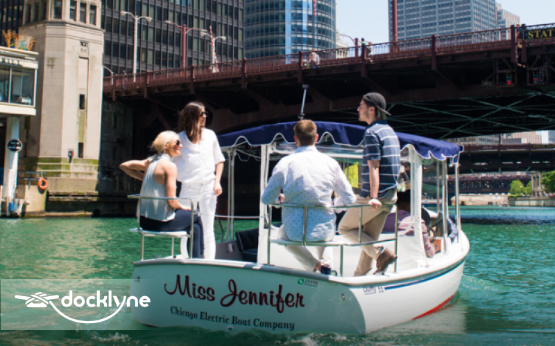 type i live udstødning Rent a 18ft Duffy Boat from Chicago Electric Boat Company on Docklyne