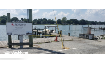 Captain John's Crab House & Marina boat rental operation on Newburg, MD 3