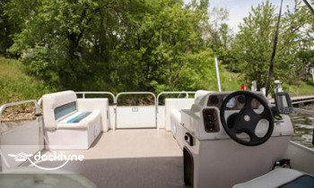 Mississippi Parkside Marina boat rental operation on Wabasha, MN 4