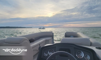 Aloha Pontoon Rentals boat rental operation on Destin, FL 4