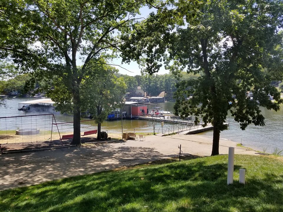 Ozark Village Resort Docklyne