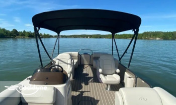 Pontoon Rentals of Smith Lake boat rental operation on Arley, AL 5