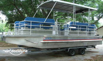 Shoreline Pontoon Boat boat rental operation on Perdido Key, AL 1