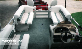 Shoreline Pontoon Boat boat rental operation on Perdido Key, AL 4