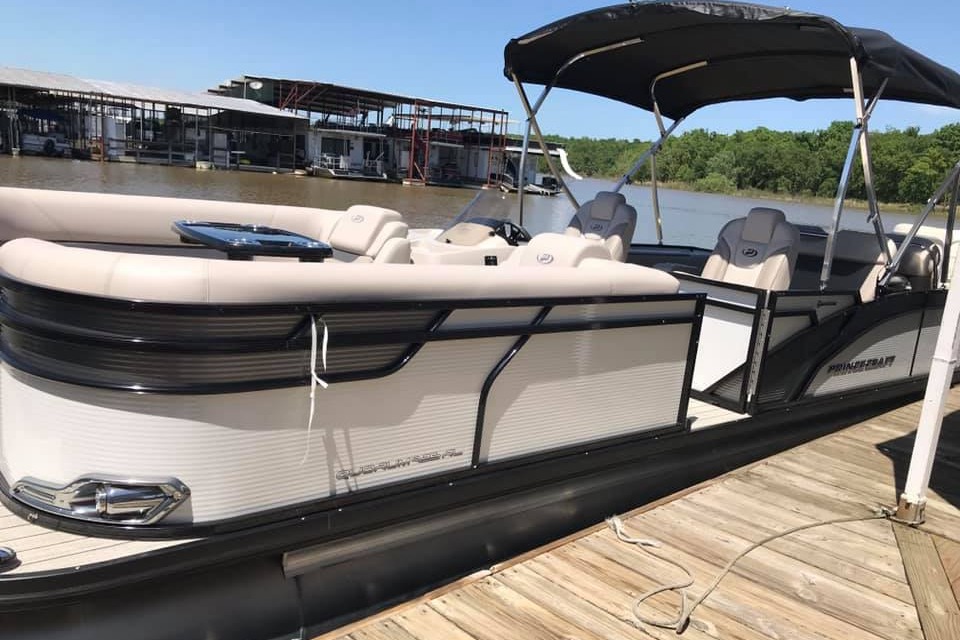 Top Lake Eufaula Boat Rentals from Marinas start at $375