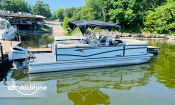 Ugly Johns Custom Boats boat rental operation on Austin, TX 3