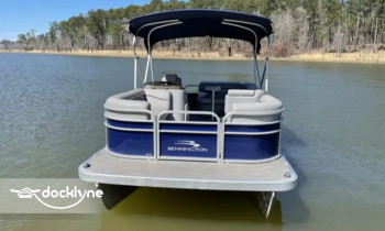 Lazy Days Pontoon boat rental operation on Henry, IL 1