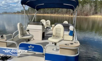 Lazy Days Pontoon boat rental operation on Henry, IL 3
