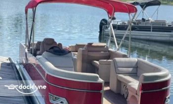 Lazy Days Pontoon boat rental operation on Henry, IL 7