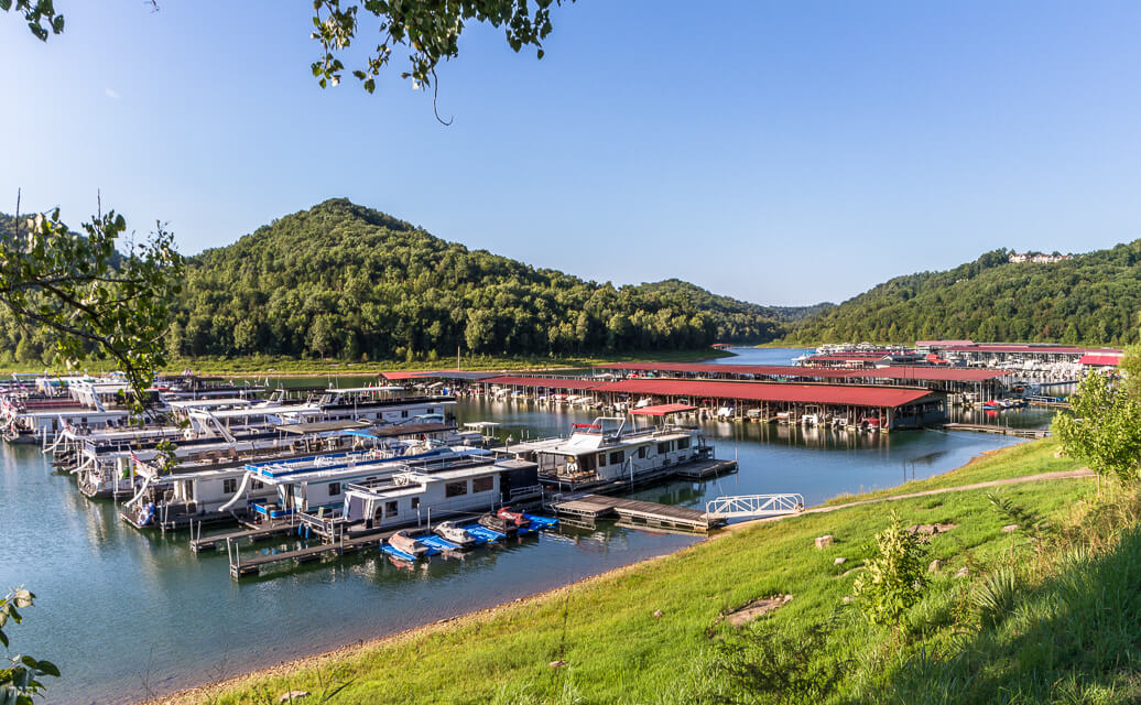 Top Center Hill Lake Boat Rentals from Marinas start at $85